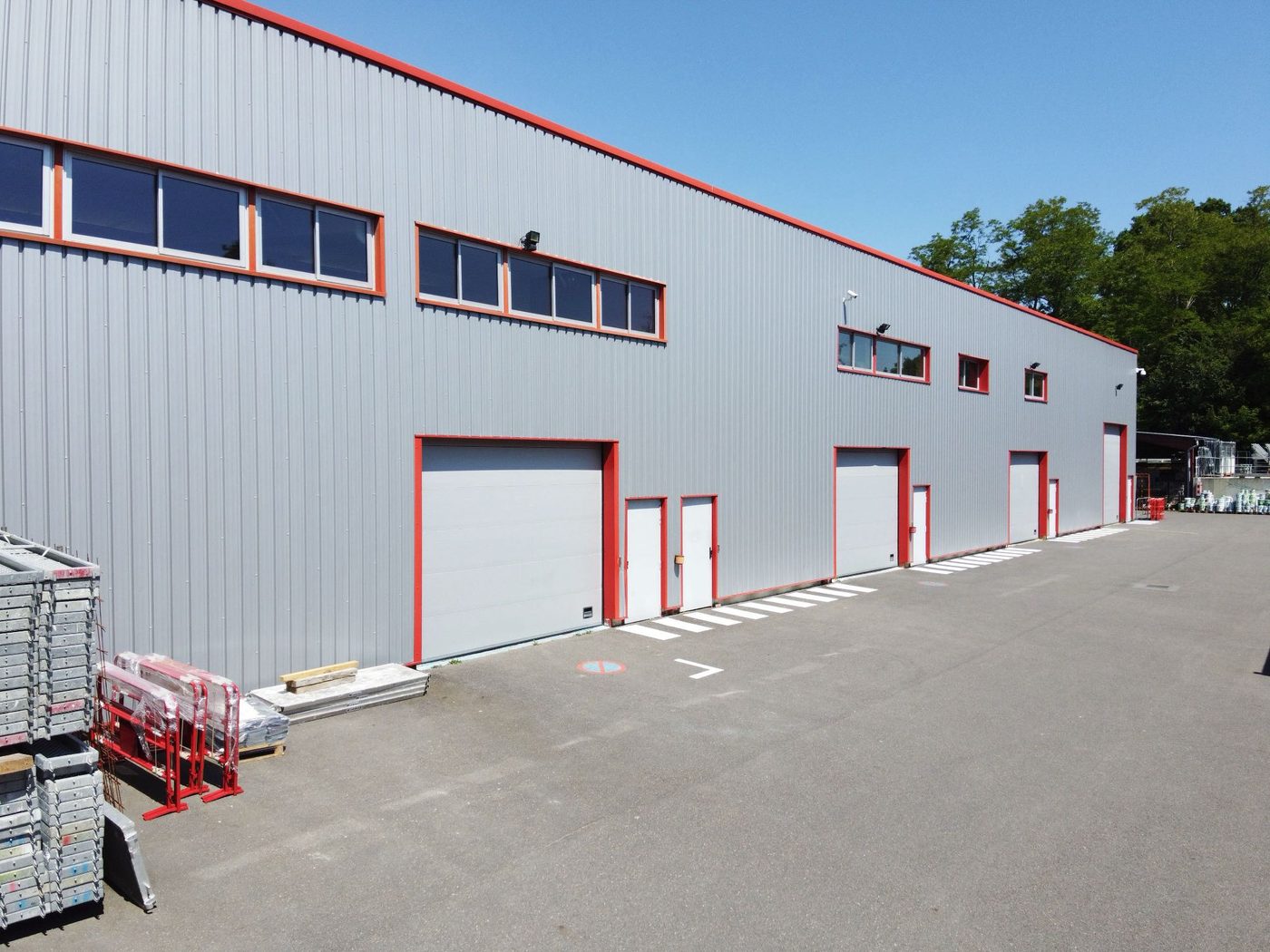 Entrepôt et ateliers SPRAS à Chartrettes — 1700 m²