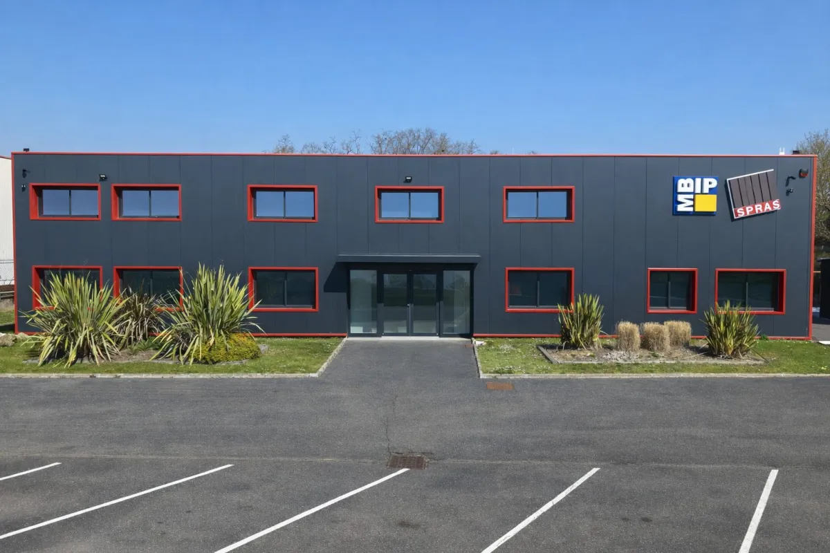 Vue aérienne des locaux SPRAS, bureaux 300 m² et entrepôt 1 700 m²