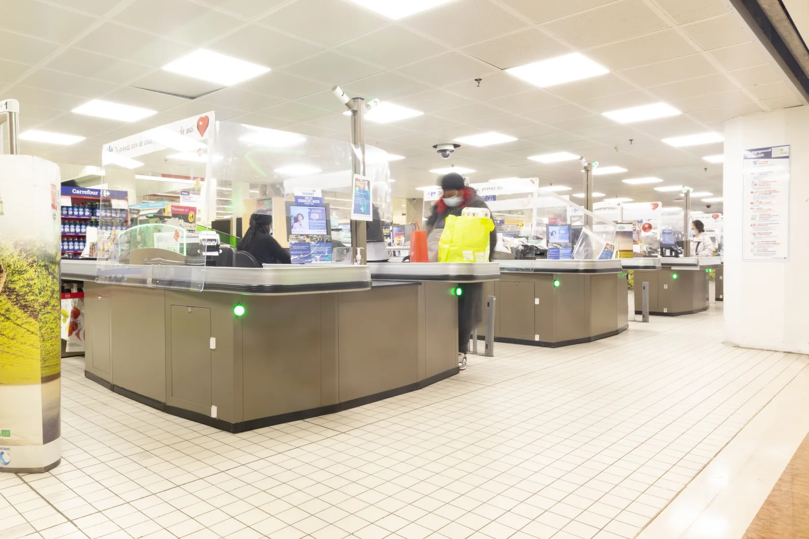 Carrefour — Caisses - Photo 2
