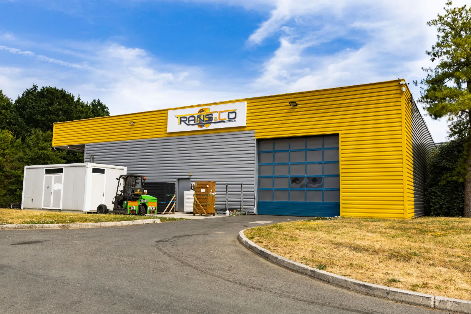 Trans & Co - Photo 2